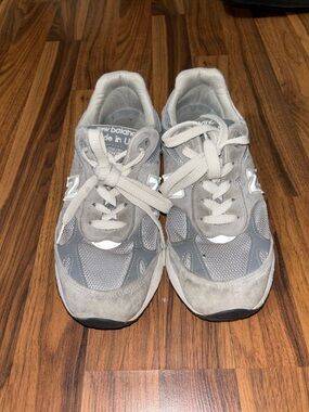 New Balance Sneakers in Gray and Cream